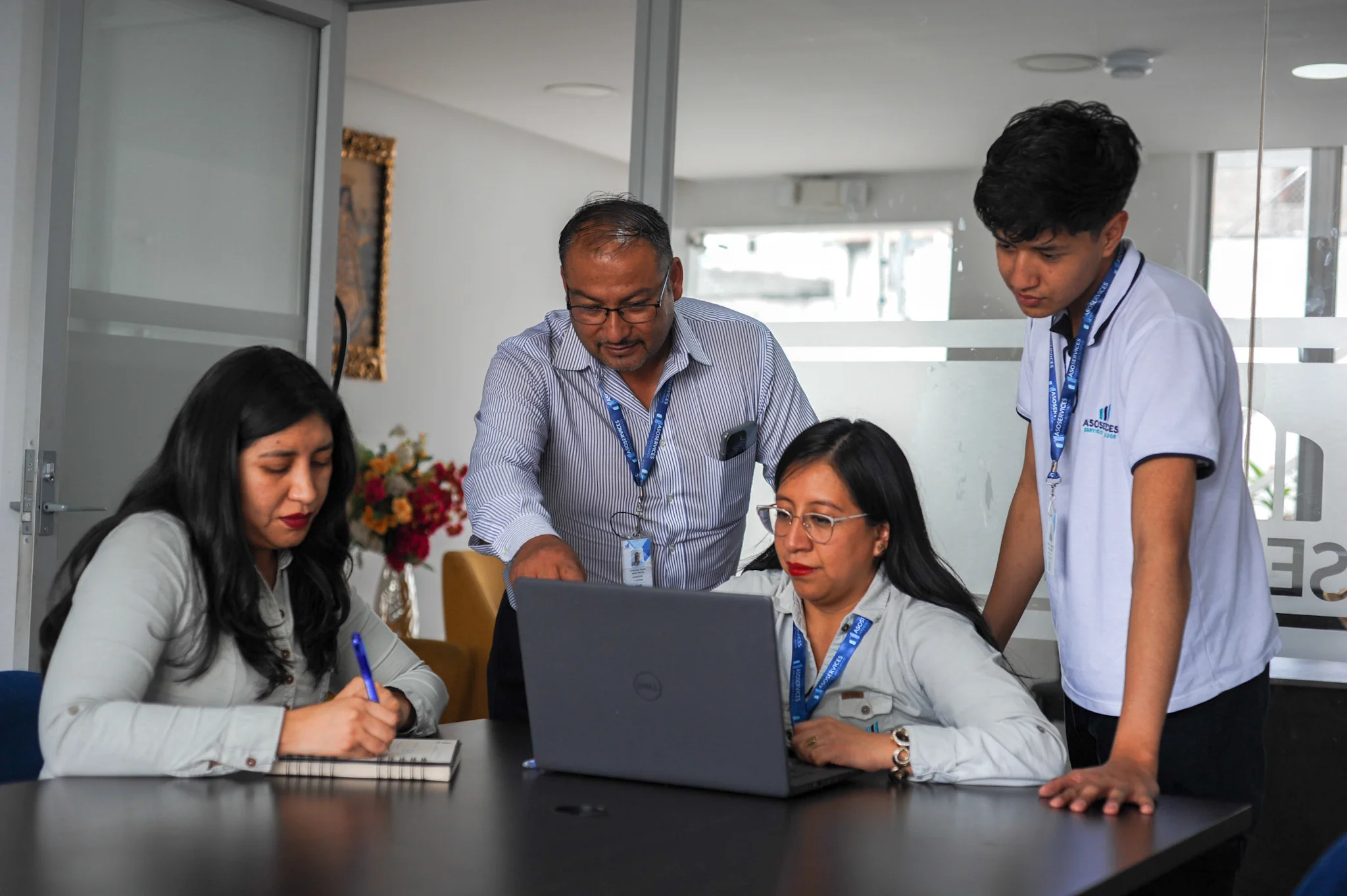 Equipo asoservices trabajando